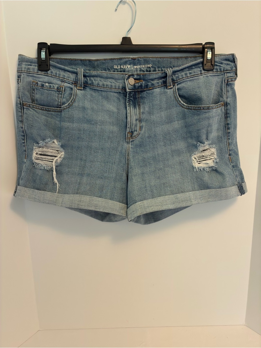 Old Navy Women's Distressed Denim Boyfriend Shorts Light Wash Size 16